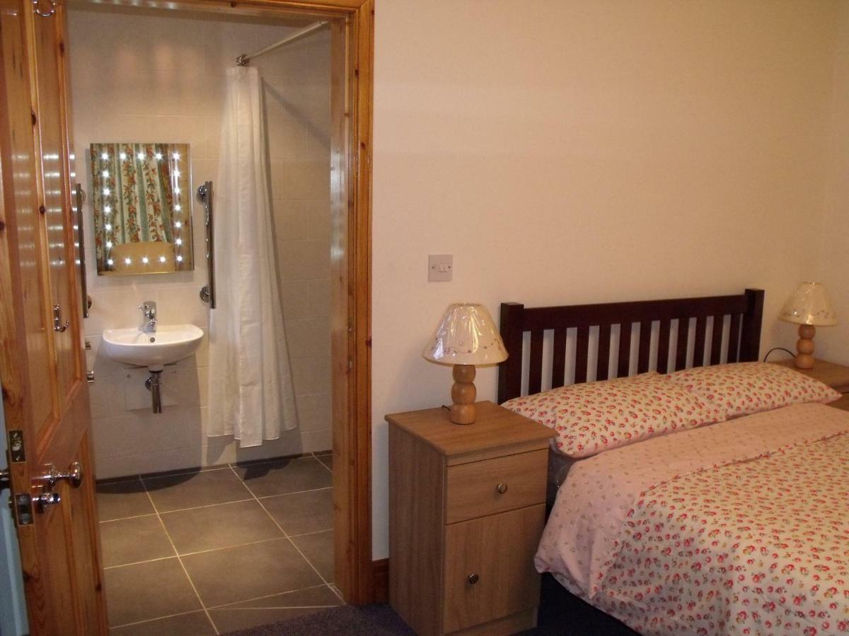 Cosy Ground Floor Disabled Friendly Room In Farm House Llandderfel Exterior photo